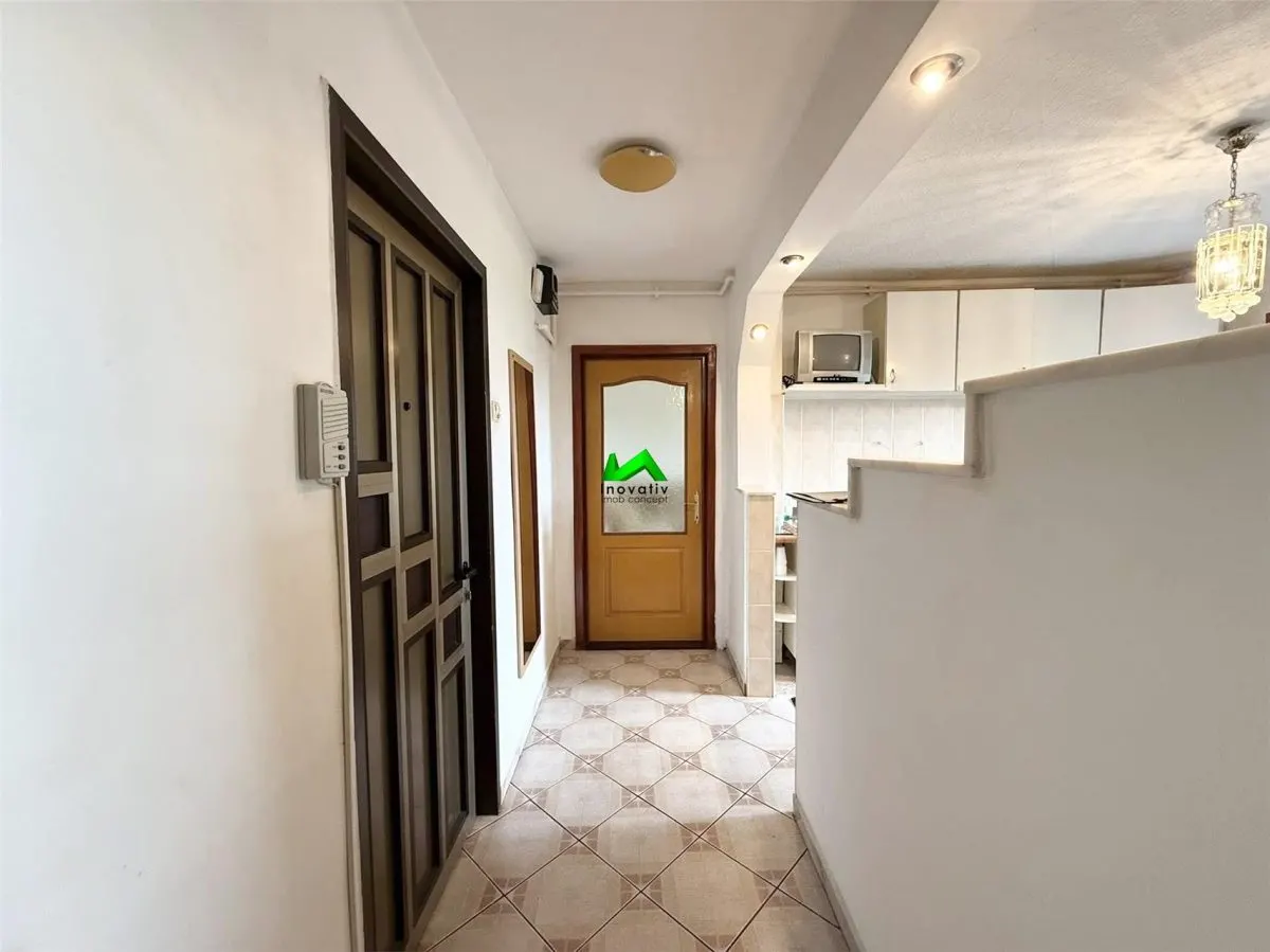 Apartament de vanzare 2 camere pivnita Sibiu Vasile Aaron - foto 7