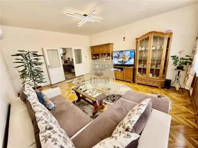 Apartament la casa cu 4 camere  182 mp curte 150mp Piata Cibin - Sibiu