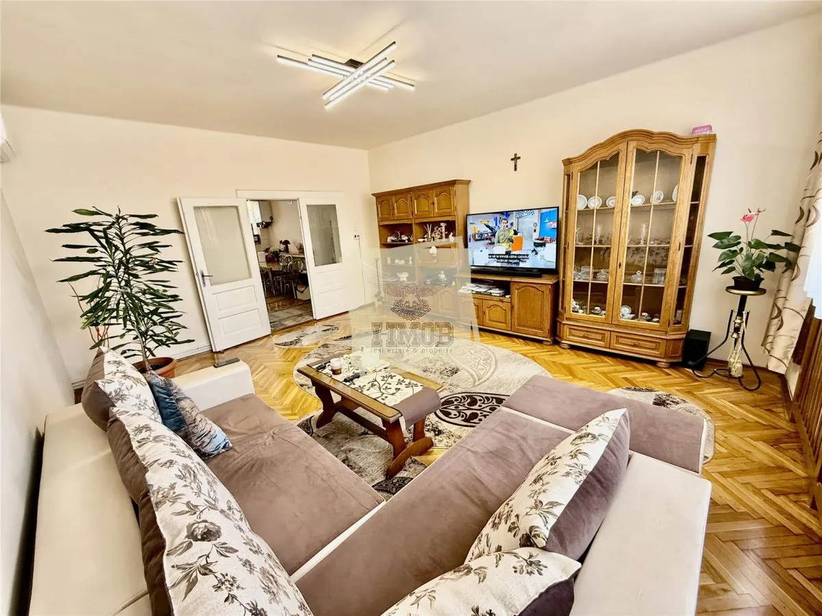 Apartament la casa cu 4 camere  182 mp curte 150mp Piata Cibin - foto 1
