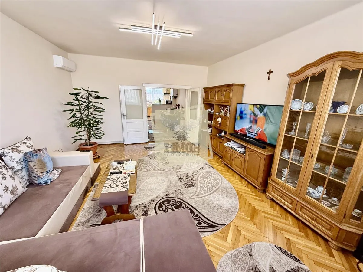 Apartament la casa cu 4 camere  182 mp curte 150mp Piata Cibin - foto 2