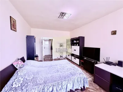 Apartament la casa cu 4 camere  182 mp curte 150mp Piata Cibin - foto 3