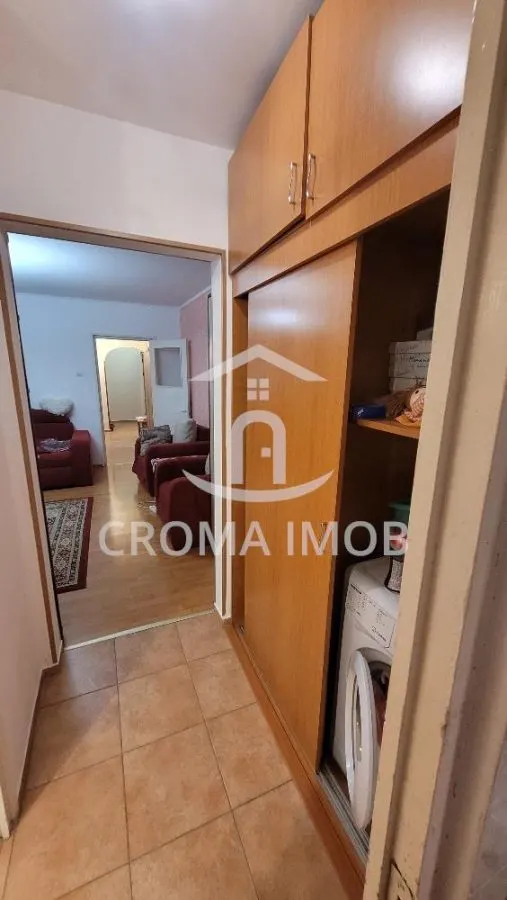 VANZARE APARTAMENT SPATIOS 2 CAMERE  ETAJ 1 MALU ROSU - foto 5