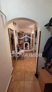 VANZARE APARTAMENT SPATIOS 2 CAMERE  ETAJ 1 MALU ROSU - foto 6