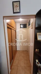 VANZARE APARTAMENT SPATIOS 2 CAMERE  ETAJ 1 MALU ROSU - foto 7