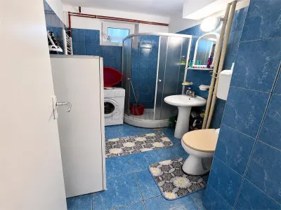 Piata 700 - 2 Camere - Etaj 2 - Decomandat - Centrala Proprie - foto 2