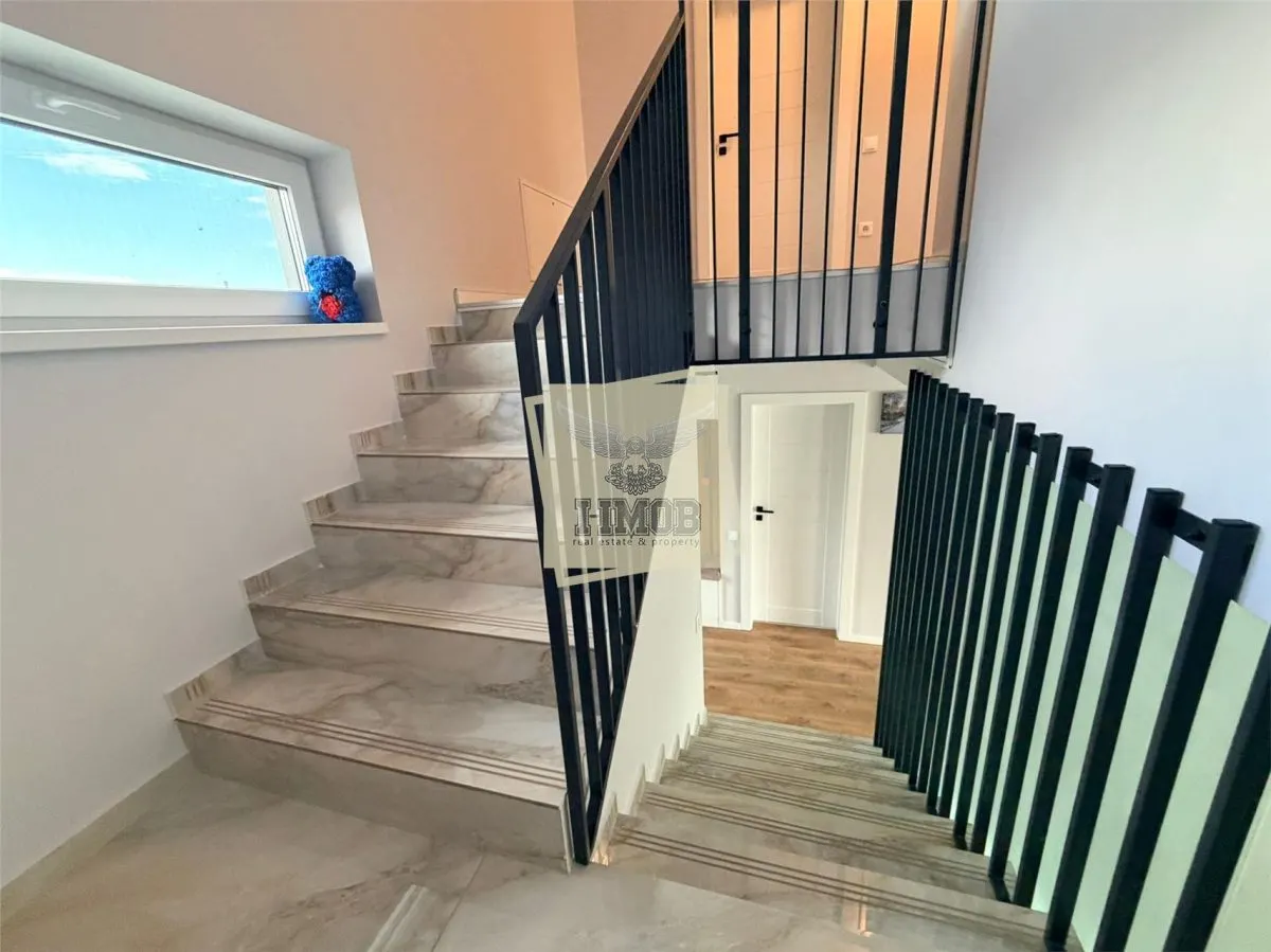 Casa individuala  moderna cu 4 camere terasa inchisa 2 bai - foto 2
