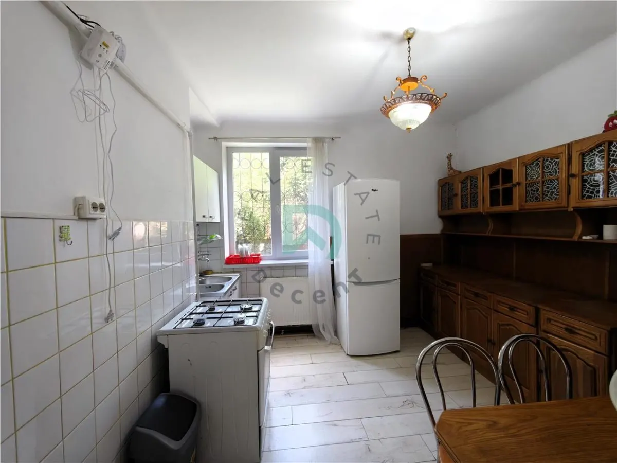 Închiriez 2 camere, Brasovul vechi - foto 1
