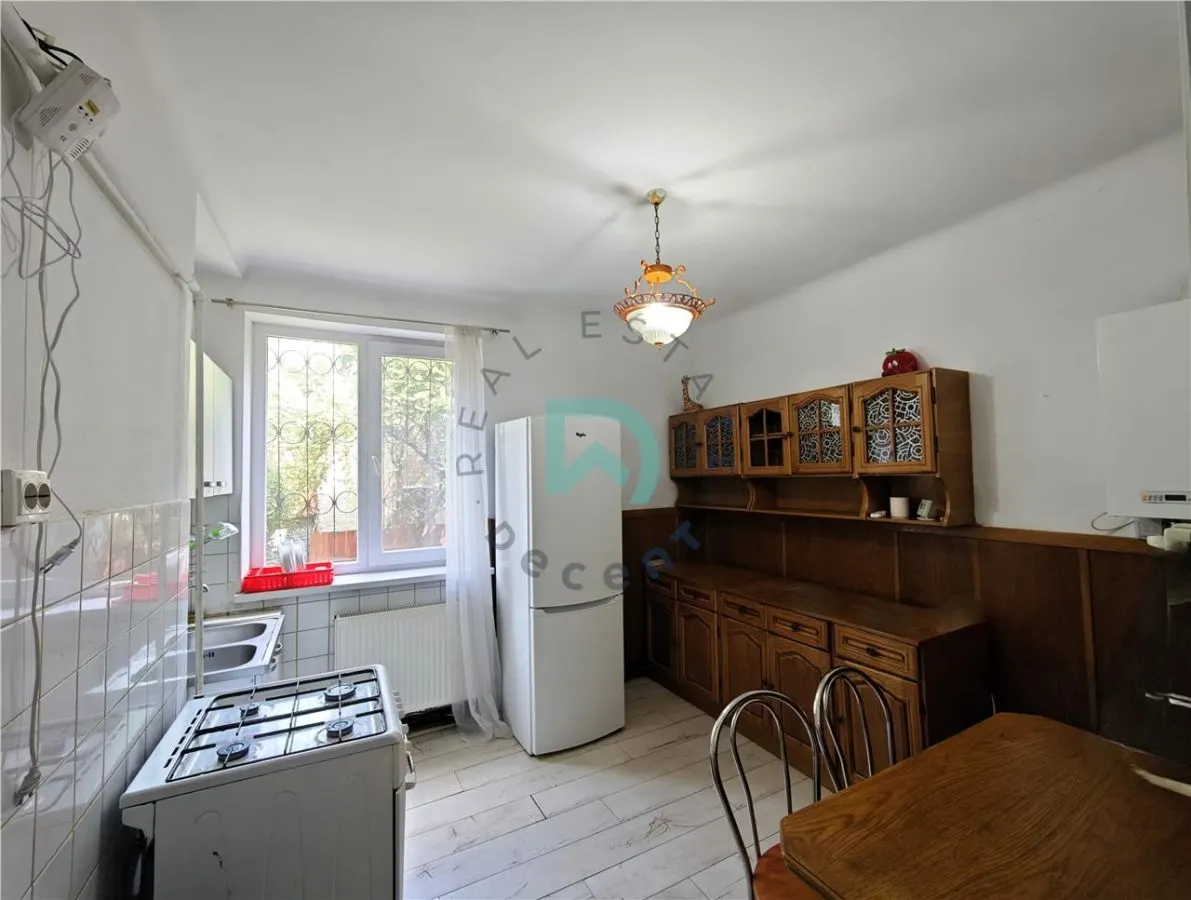 Închiriez 2 camere, Brasovul vechi - foto 2
