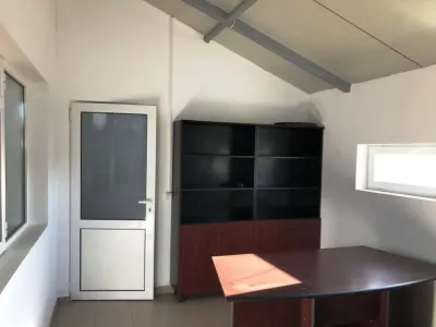 Hala de 440 mp si rampa betonata de 1340 mp in Blejoi. - foto 12