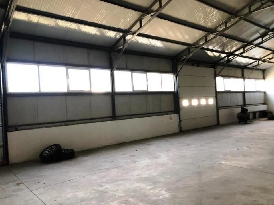 Hala de 440 mp si rampa betonata de 1340 mp in Blejoi. - foto 13