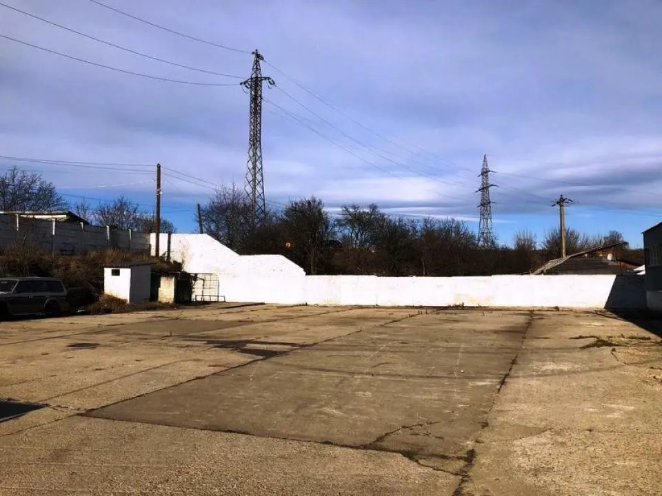 Hala de 440 mp si rampa betonata de 1340 mp in Blejoi. - foto 21