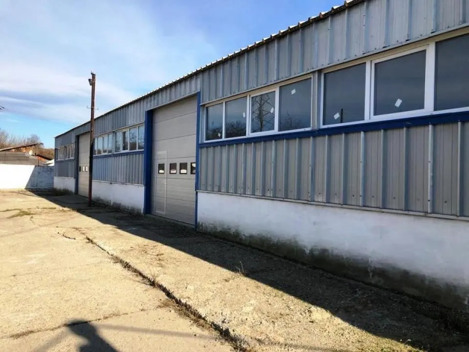 Hala de 440 mp si rampa betonata de 1340 mp in Blejoi. - foto 23
