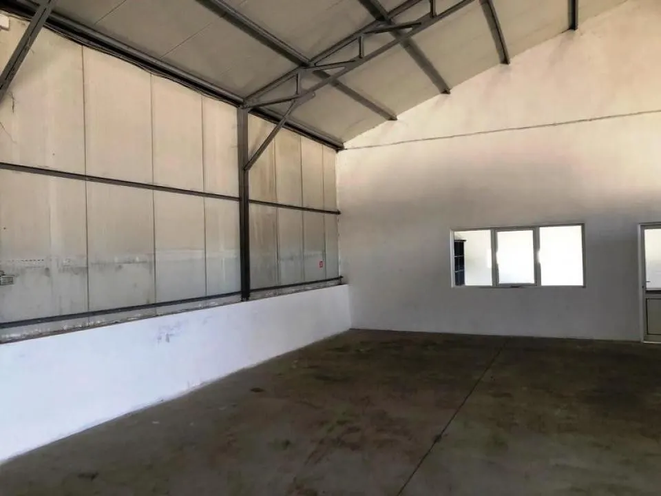 Hala de 440 mp si rampa betonata de 1340 mp in Blejoi. - foto 4