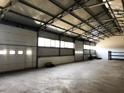 Hala de 440 mp si rampa betonata de 1340 mp in Blejoi. - foto 7