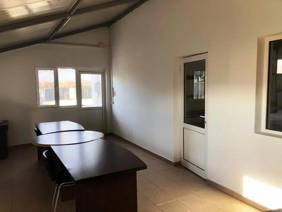 Hala de 440 mp si rampa betonata de 1340 mp in Blejoi. - foto 8