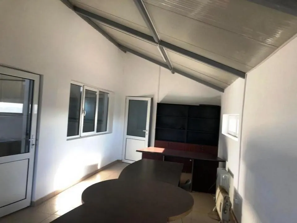 Hala de 440 mp si rampa betonata de 1340 mp in Blejoi. - foto 10