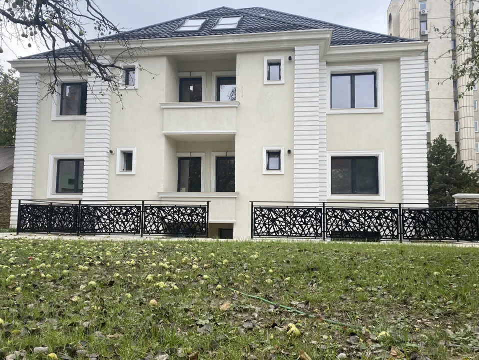 Cladire de biouri/ clinica  cu o suprafata de 800 mp D+P+1E+M . - foto 22