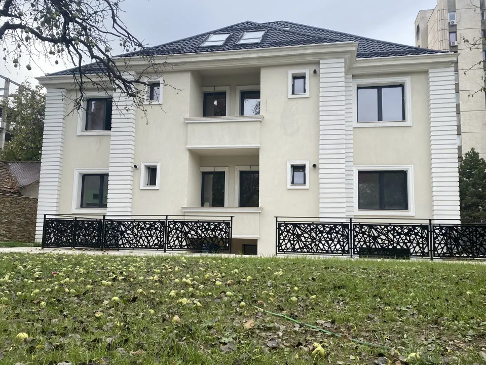 Cladire de biouri/ clinica  cu o suprafata de 800 mp D+P+1E+M . - foto 23