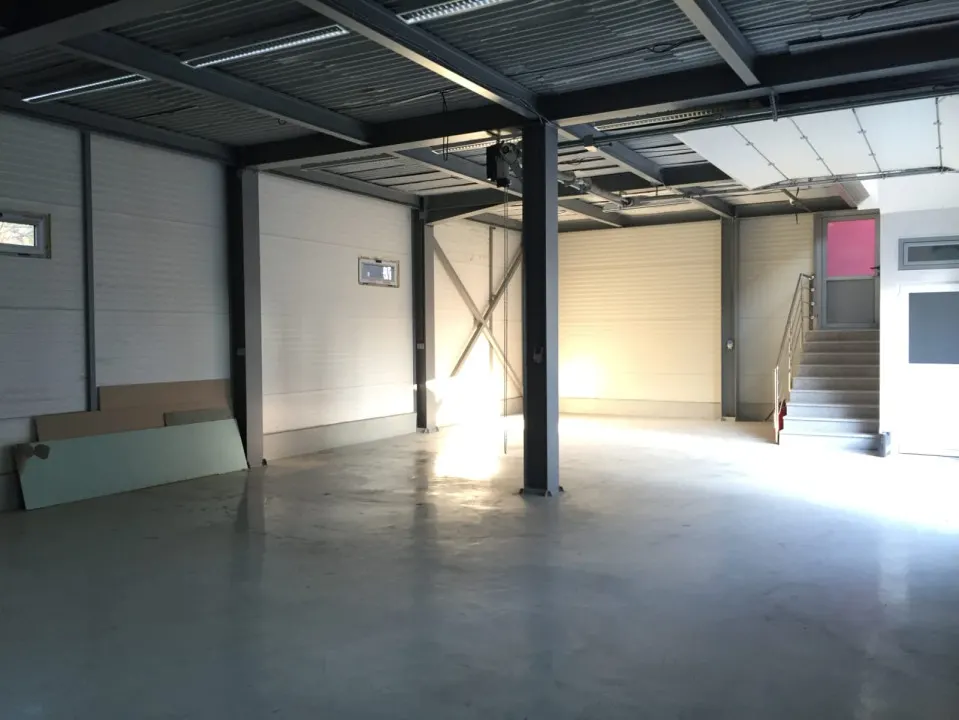 Spatiu birouri si depozit in Ploiesti, zona Xenia. - foto 13