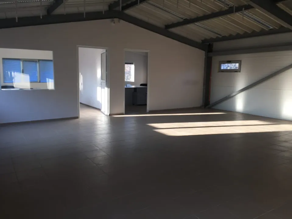Spatiu birouri si depozit in Ploiesti, zona Xenia. - foto 3