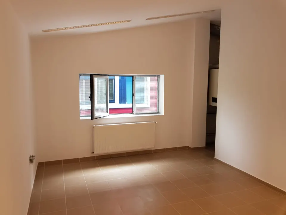 Spatiu birouri si depozit in Ploiesti, zona Xenia. - foto 21