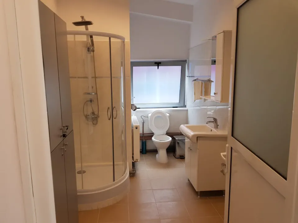 Spatiu birouri si depozit in Ploiesti, zona Xenia. - foto 22