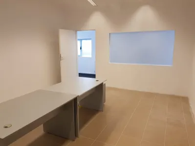 Spatiu birouri si depozit in Ploiesti, zona Xenia. - foto 7