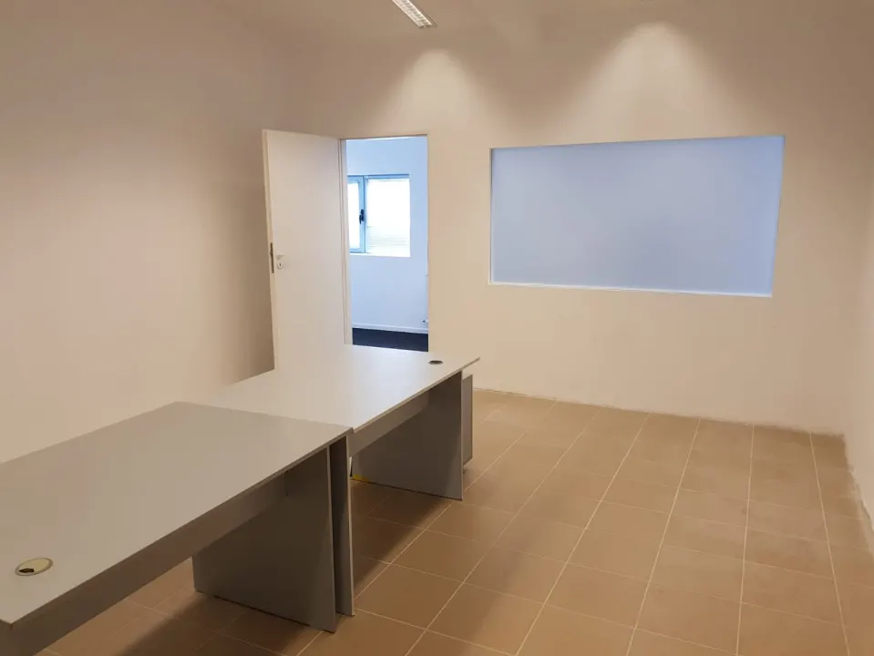 Spatiu birouri si depozit in Ploiesti, zona Xenia. - foto 7