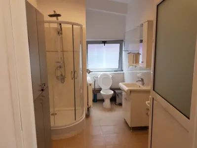 Spatiu birouri si depozit in Ploiesti, zona Xenia. - foto 8