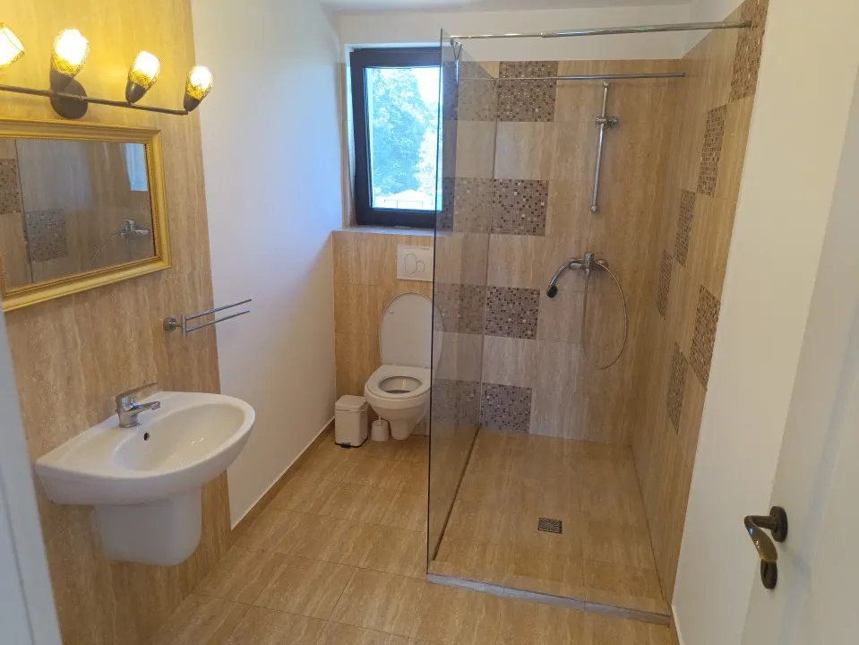 Vila 4 camere in Snagov, suprafata utila 240 mp, suprafata teren 1100 mp. - foto 16