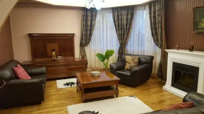 Vila  5 camere  , in Ploiesti, zona 8 Martie. - Ploiesti