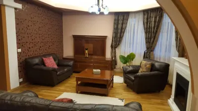 Vila  5 camere  , in Ploiesti, zona 8 Martie. - foto 2