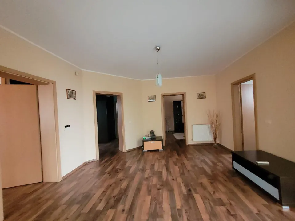 Vila  5 camere  , in Ploiesti, zona 8 Martie. - foto 8
