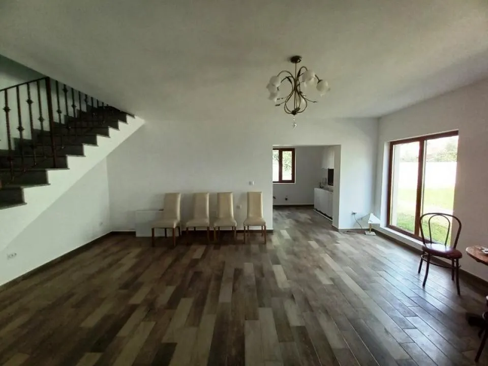 Casa 4 camere in duplex  la  Strejnic. - foto 2