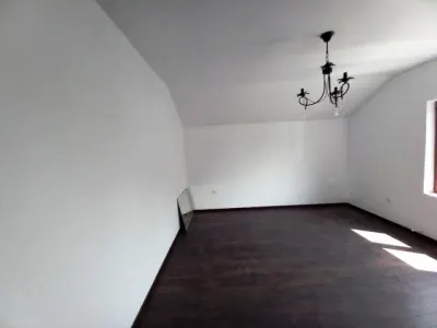 Casa 4 camere in duplex  la  Strejnic. - foto 11