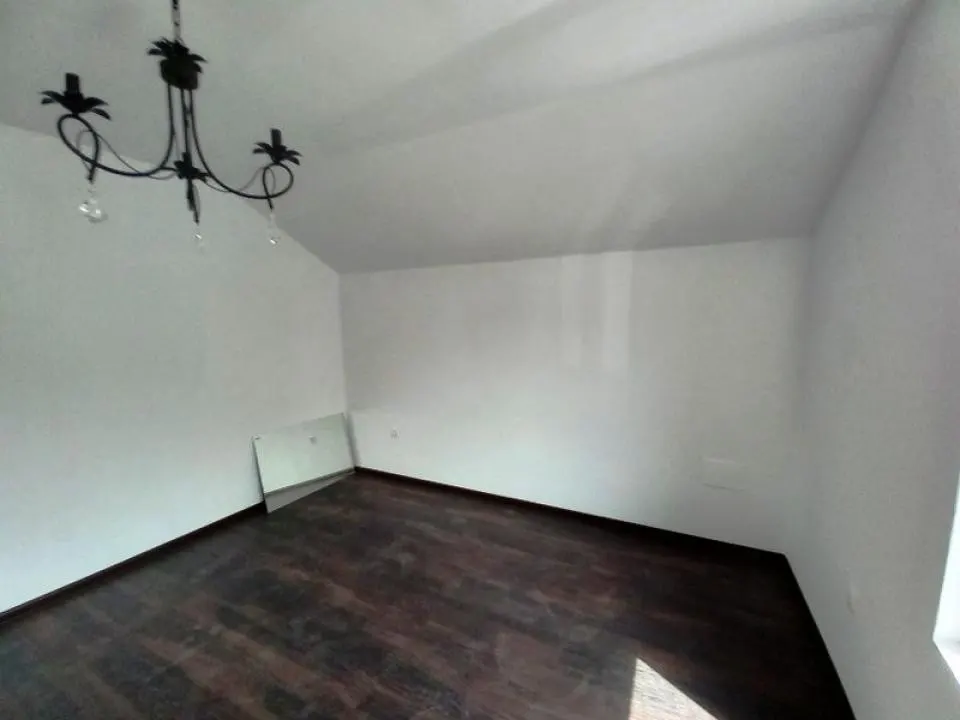 Casa 4 camere in duplex  la  Strejnic. - foto 15