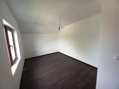 Casa 4 camere in duplex  la  Strejnic. - foto 6