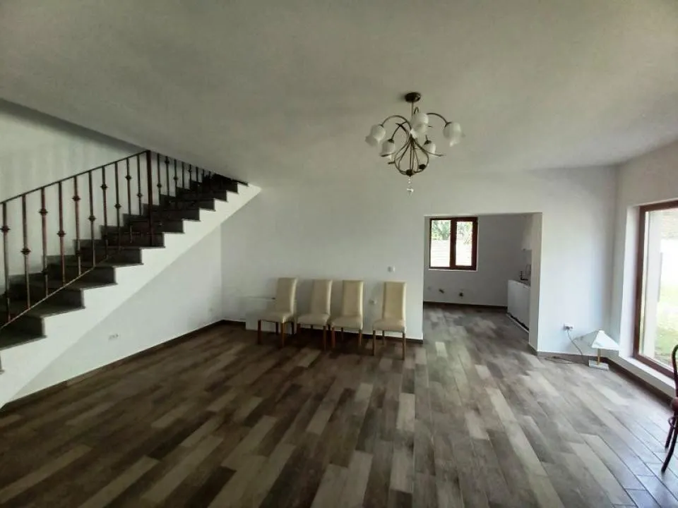 Casa 4 camere in duplex  la  Strejnic. - foto 7