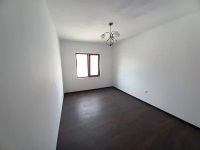 Casa 4 camere in duplex  la  Strejnic. - foto 10