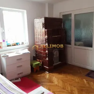 Casa cu 4 camere in zona Tabaci, Valenii de Munte -  teren 1000 mp. - foto 11