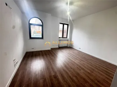 Apartament cu 2 camere, curte 100 mp, garaj si boxa, Zona Bulevardul Independentei Ploiesti. - foto 2