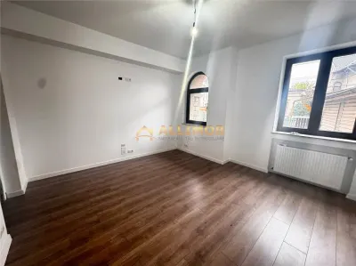 Apartament cu 2 camere, curte 100 mp, garaj si boxa, Zona Bulevardul Independentei Ploiesti. - foto 5