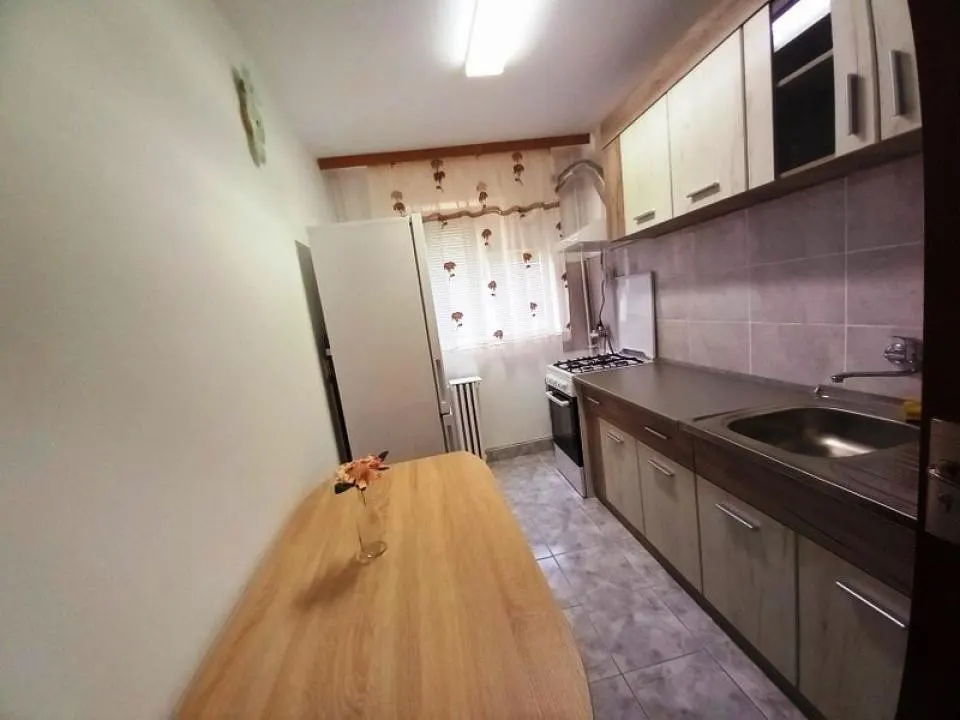 Apartament 2 camere in Ploiesti, zona Penes Curcanu( Penny ) - foto 11