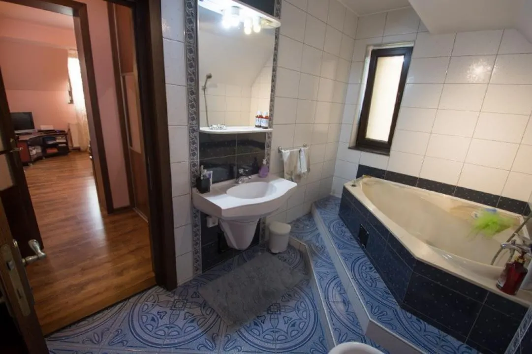 Vila 4 camere  cu piscina in Bucov. - foto 24