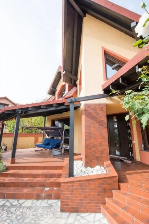 Vila 4 camere  cu piscina in Bucov. - foto 6