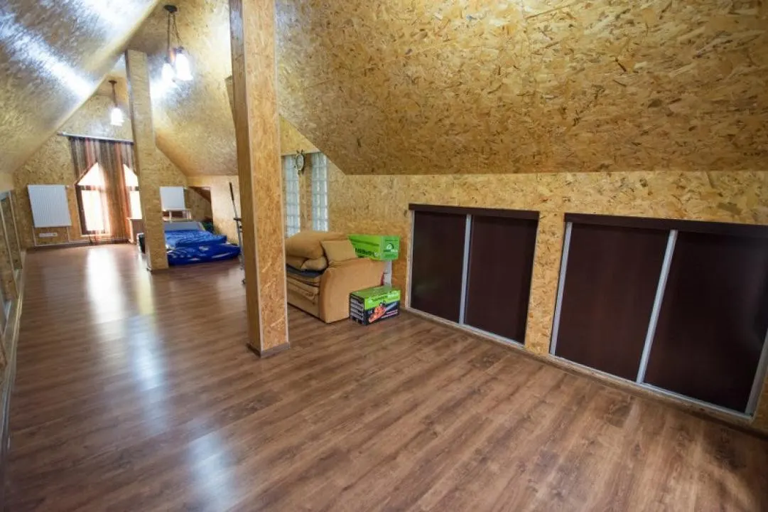 Vila 4 camere  cu piscina in Bucov. - foto 10