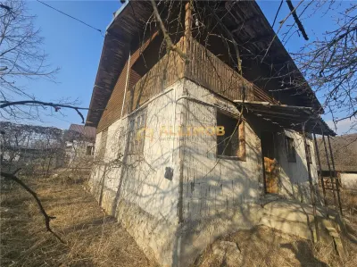 Teren 1000 mp si casa renovabila in Valcanesti . - Valcanesti