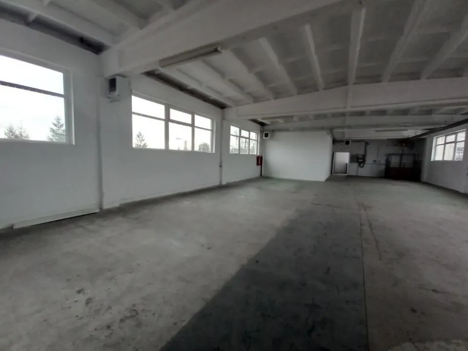 Hala cu suprafata de 2100 mp si spatii de birouri - foto 5