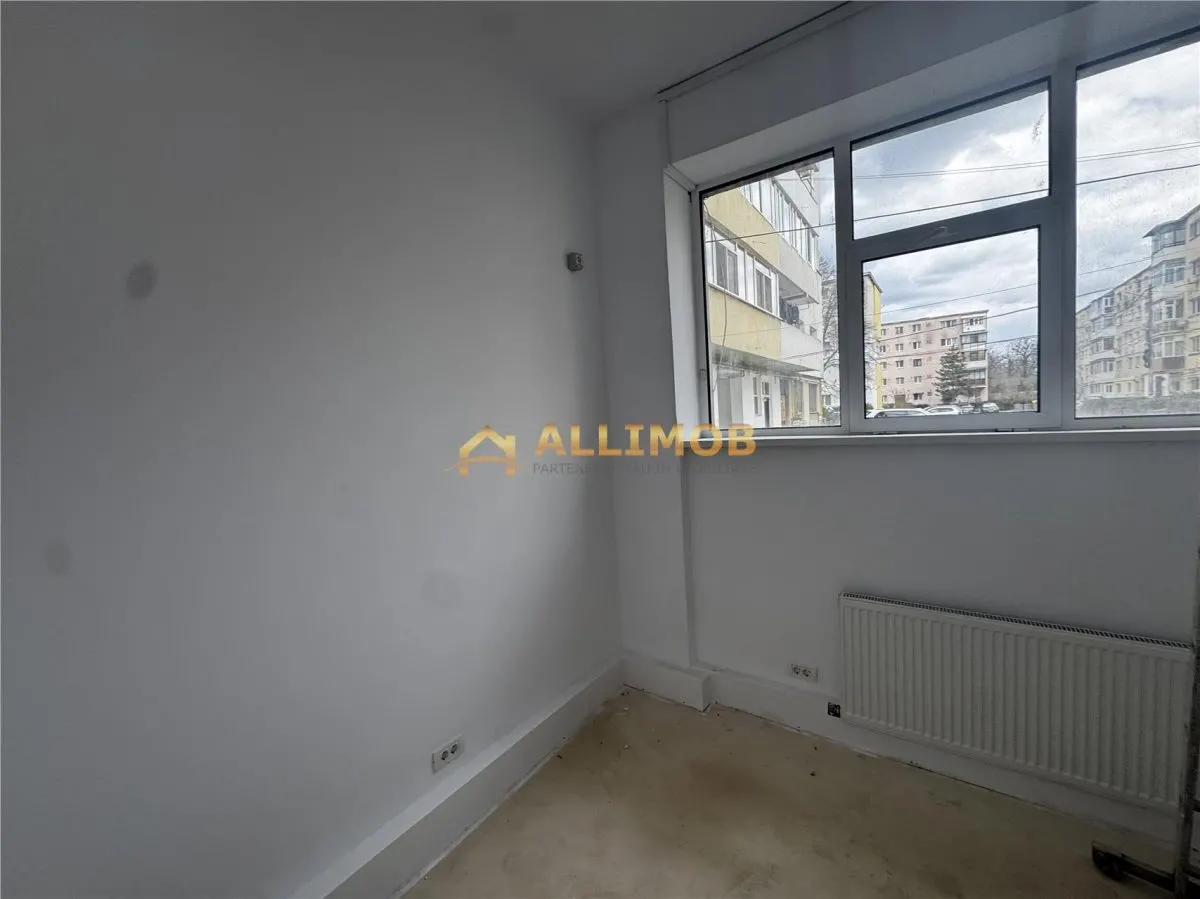 Spatiu comercial de 120 mp in Plopeni, zona cu vad . - foto 13