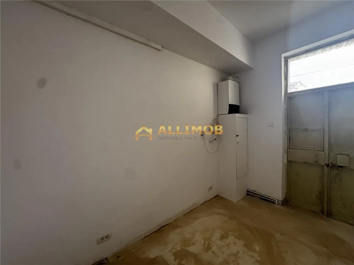 Spatiu comercial de 120 mp in Plopeni, zona cu vad . - foto 15